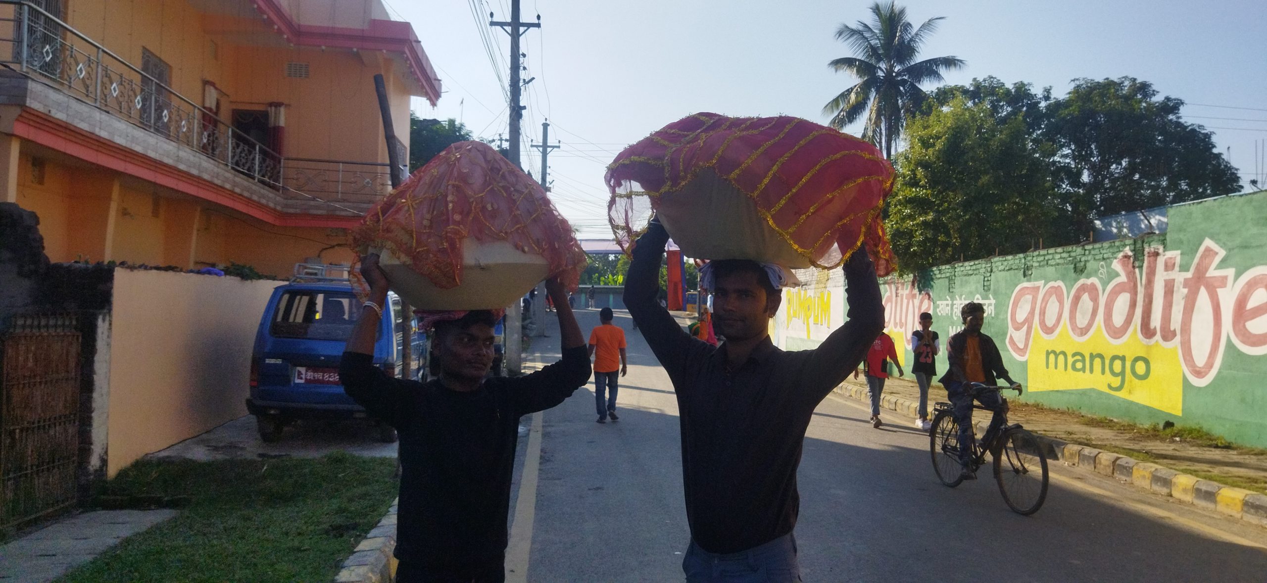 उदाउँदै गरेको सूर्यलाई अर्घ दिएर छठ पर्व सम्पन्न